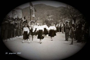 Αντίγραφο από Πρώτη παρέλαση Τσαριτσάνης.25-03-1957